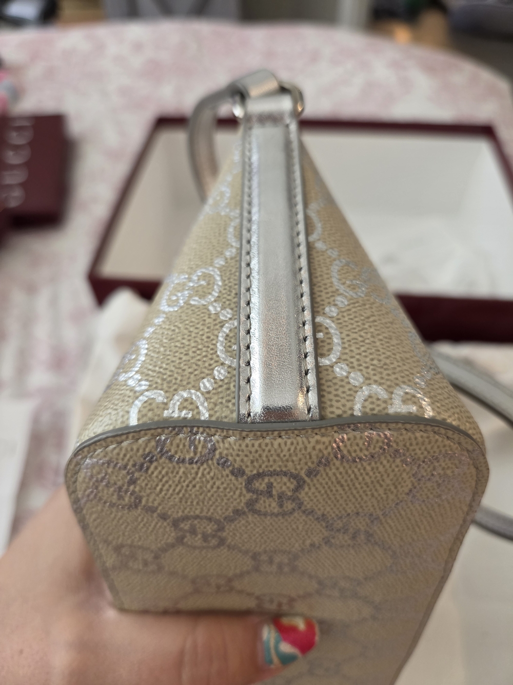 Gucci Small GG Emblem Shoulder Bag And Cardholder - Picture 5 of 14